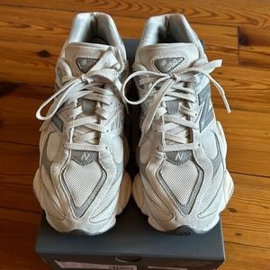 New Balance 9060 Sea Salt/Concrete/Silver Men’s 7 Women’s 8.5 with box USED